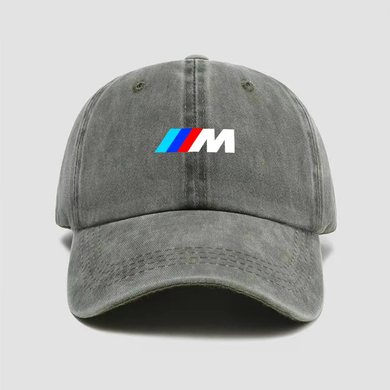 כובע וינטג' עם סמל M