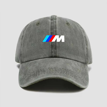כובע וינטג' עם סמל M
