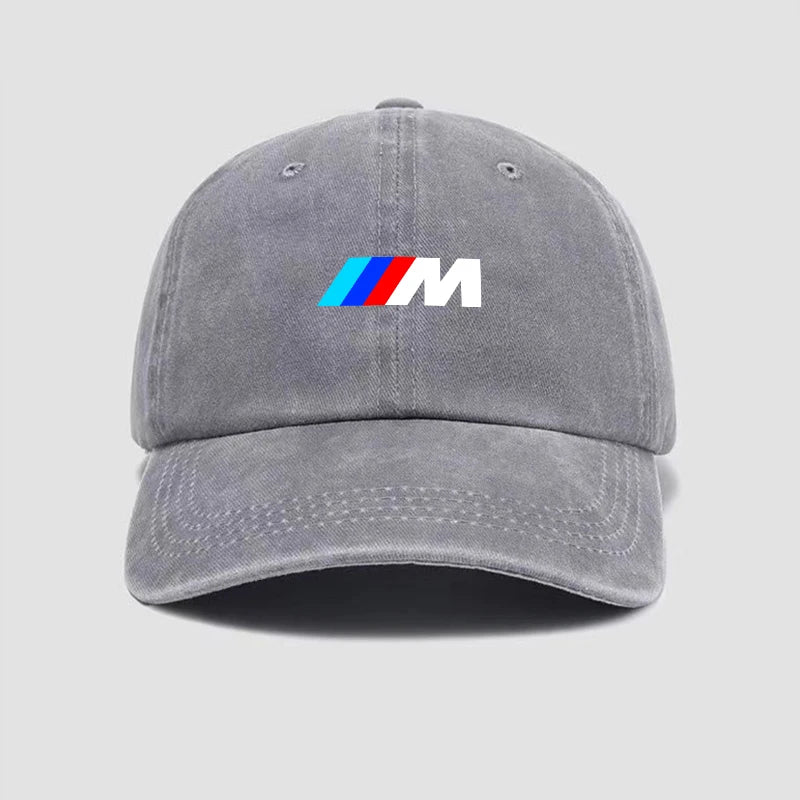 כובע וינטג' עם סמל M