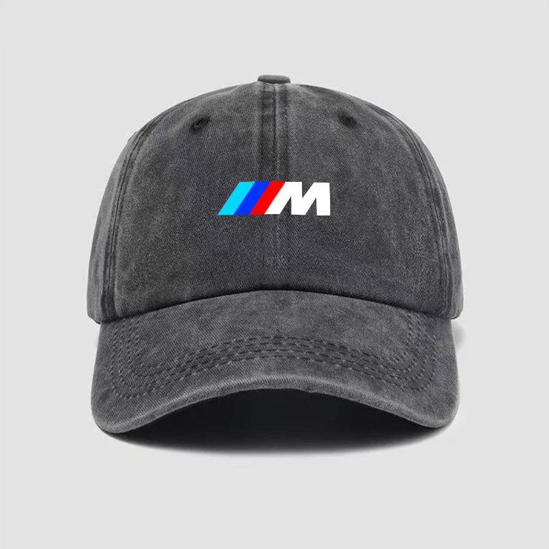 כובע וינטג' עם סמל M